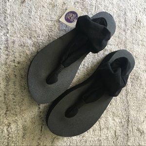 NWT Sanuk platform yoga slings